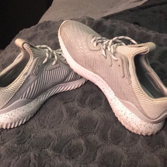 Adidas Alpha Bounce - Picture 3 of 4